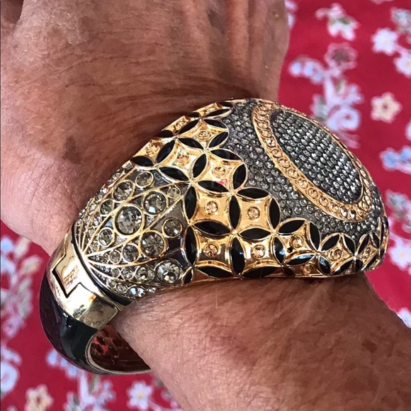 Fabulous vintage black enamel and faux diamond bracelet. - Picture 9 of 11